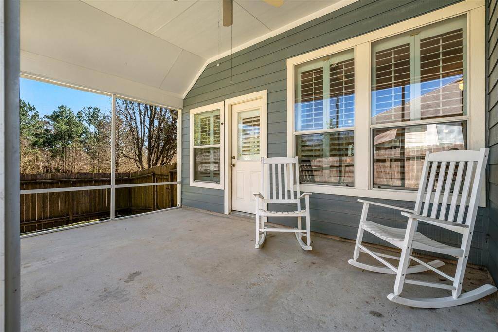 Peaceful and quite sitting screened in porch