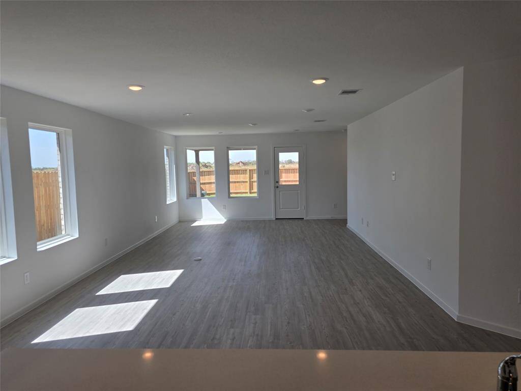 *Not actual home, pictures representative of same floorplan*