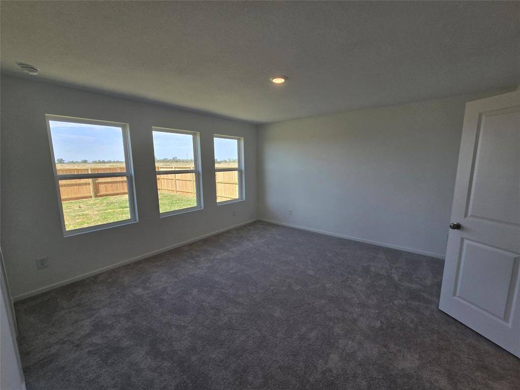 *Not actual home, pictures representative of same floorplan*