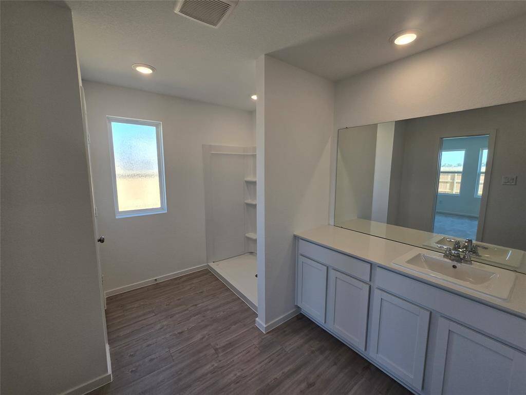 *Not actual home, pictures representative of same floorplan*