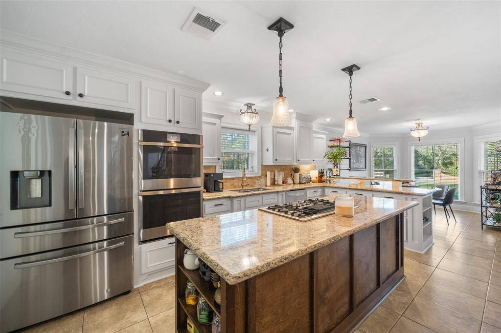 Great Set-Up in this Kitchen!