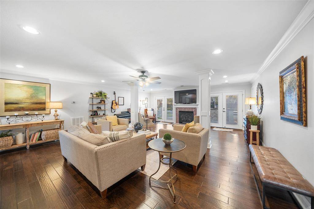 Nice light and overall scale of room sizes at every turn.