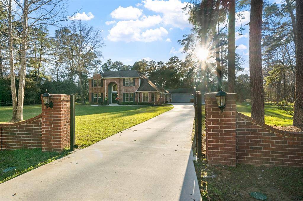Country Living but yet so close to amenities, highways and The Woodlands.