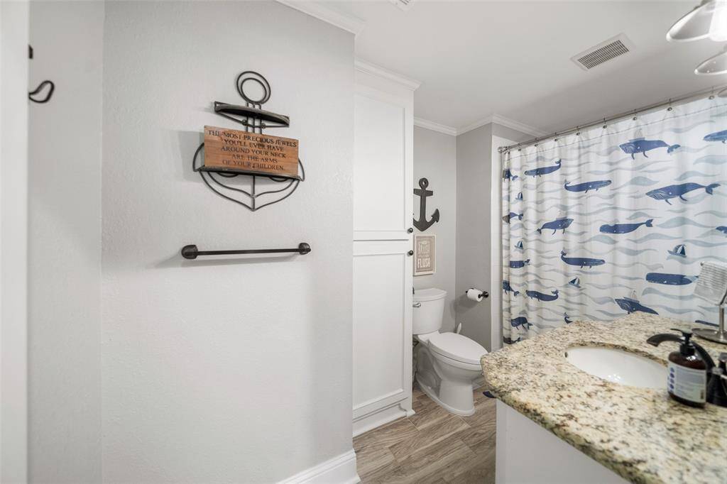Secondary Full Bathroom - 1 or 2 upstairs accessible via the Hallway.