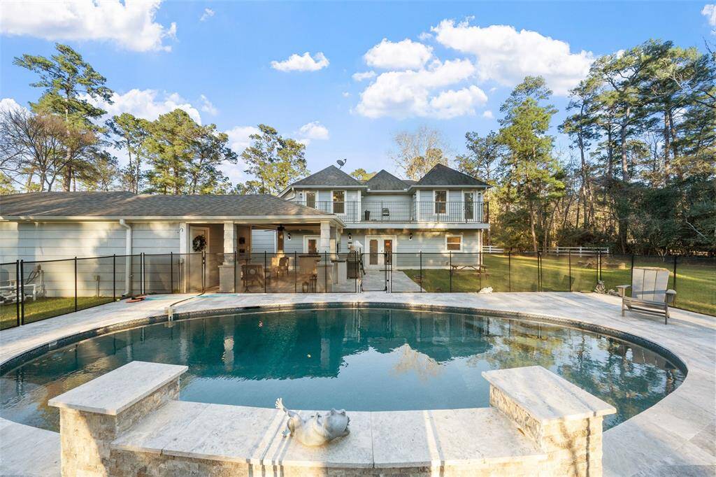 Sparkling Pool & Fencing Stays!