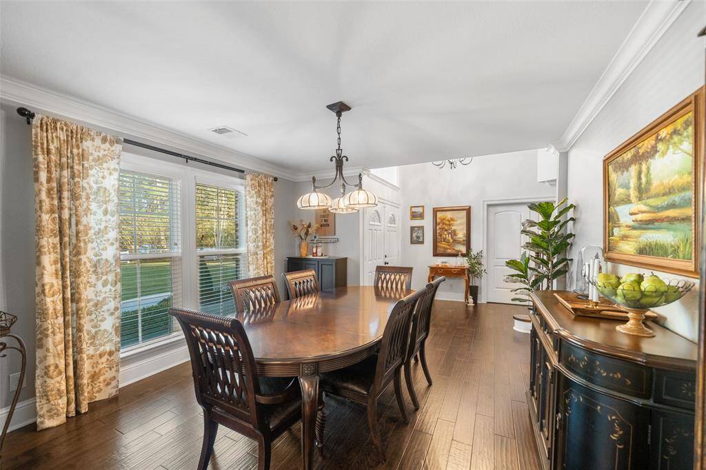 Dedicated Dining Space to the right of the entry..