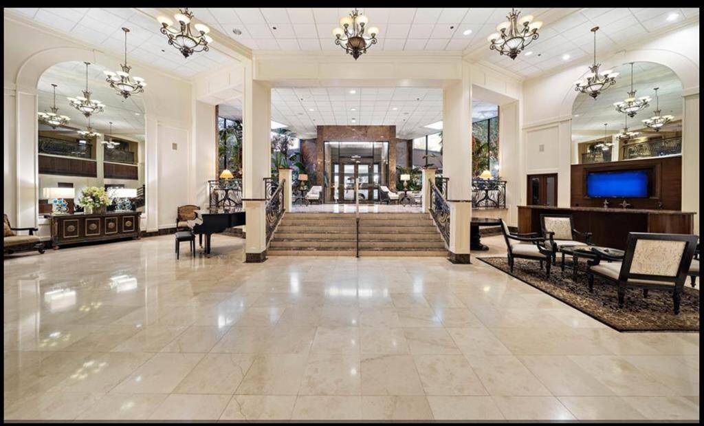 Enter in the concierge area of the building.