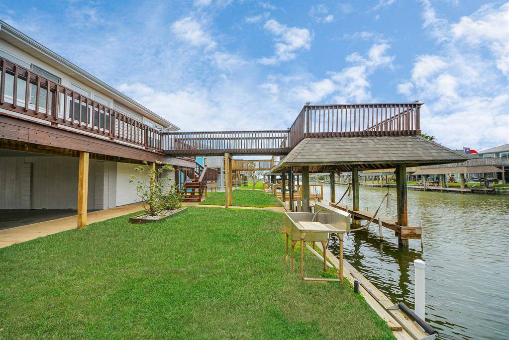Carport? Trailer? Tiki Bar? up to you!