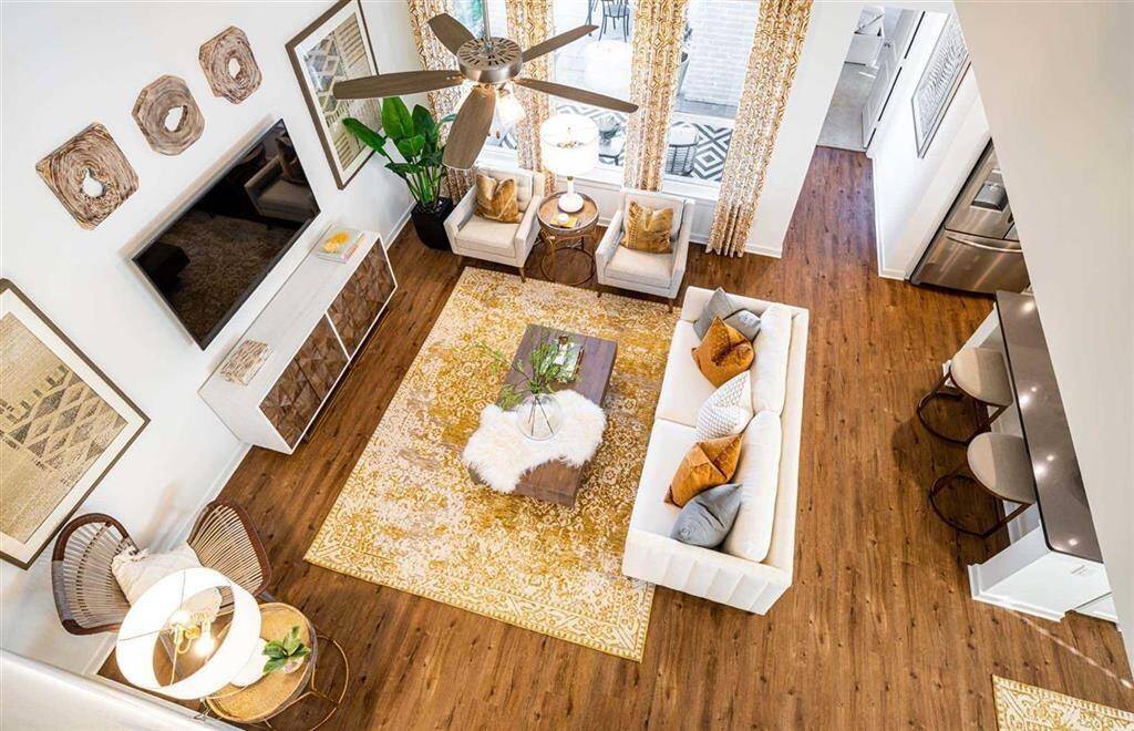 High Ceilings!