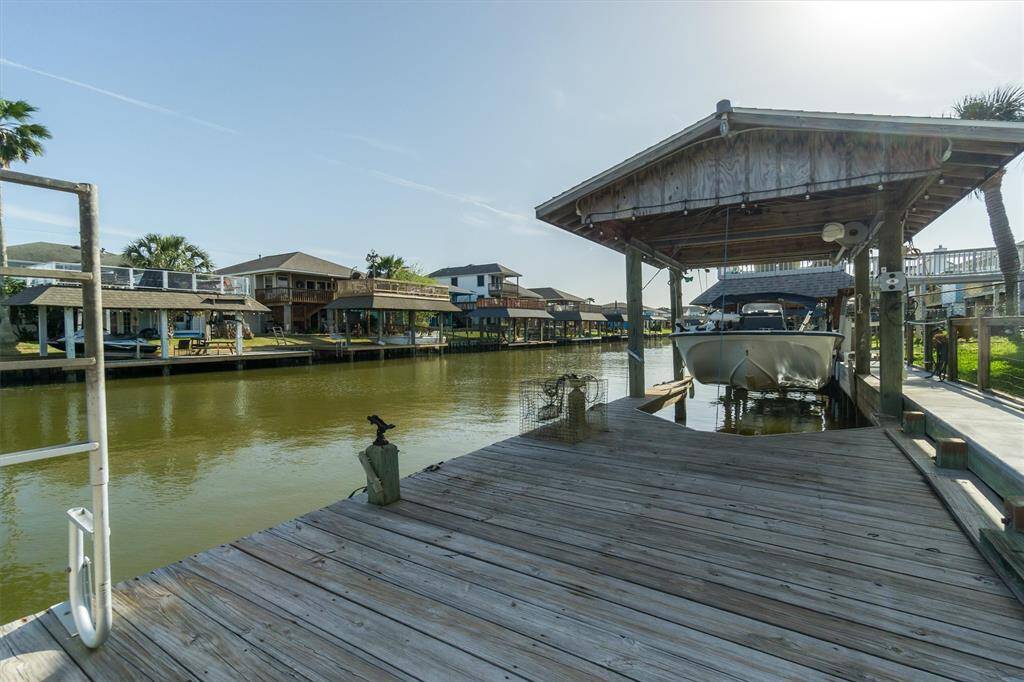 Heavy duty boat lift.