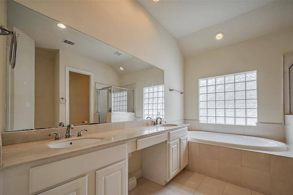 Primary bedroom bath