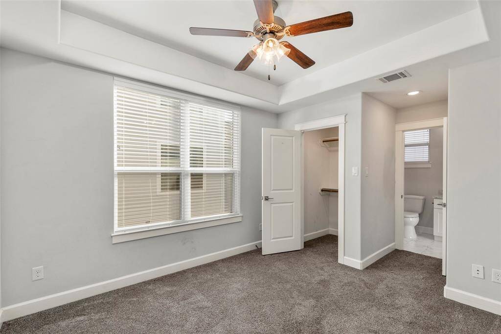 Primary bedroom, tray ceiling, great closet space