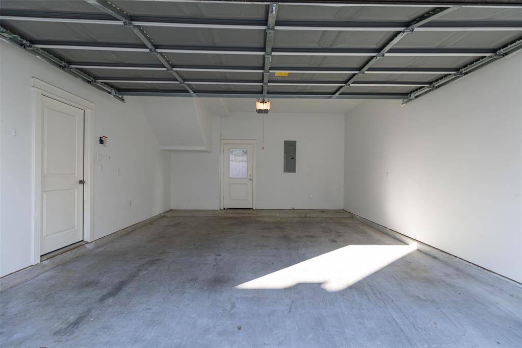 2 CAR GARAGE