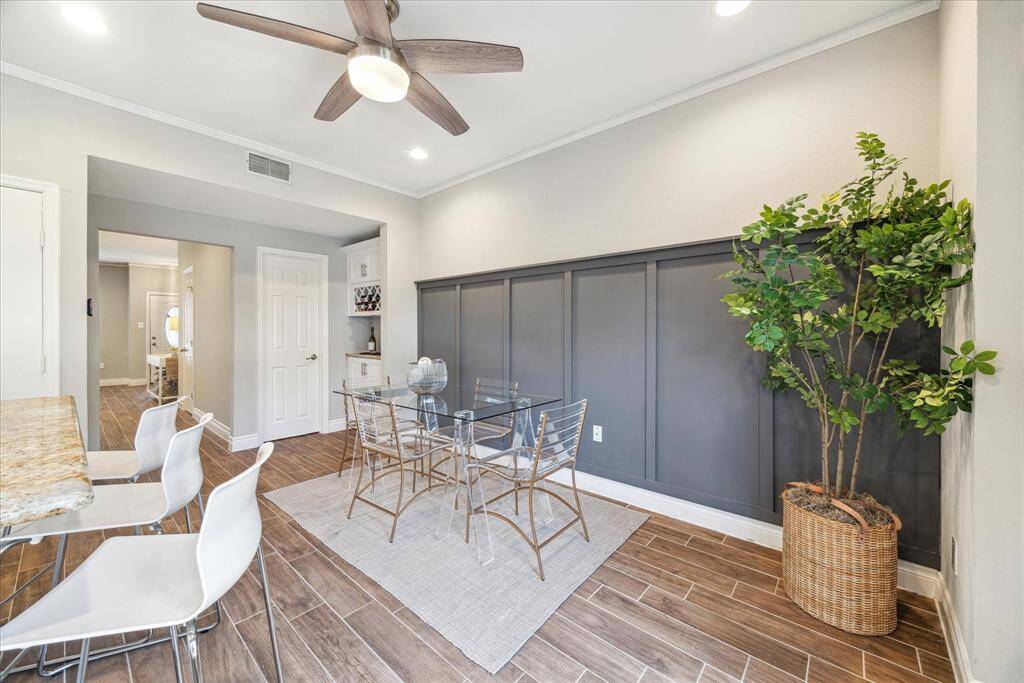 Another view of the breakfast room.