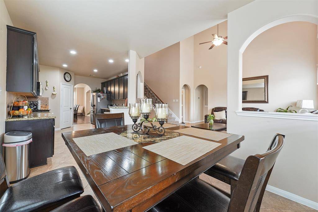 Breakfast room facing kitchen