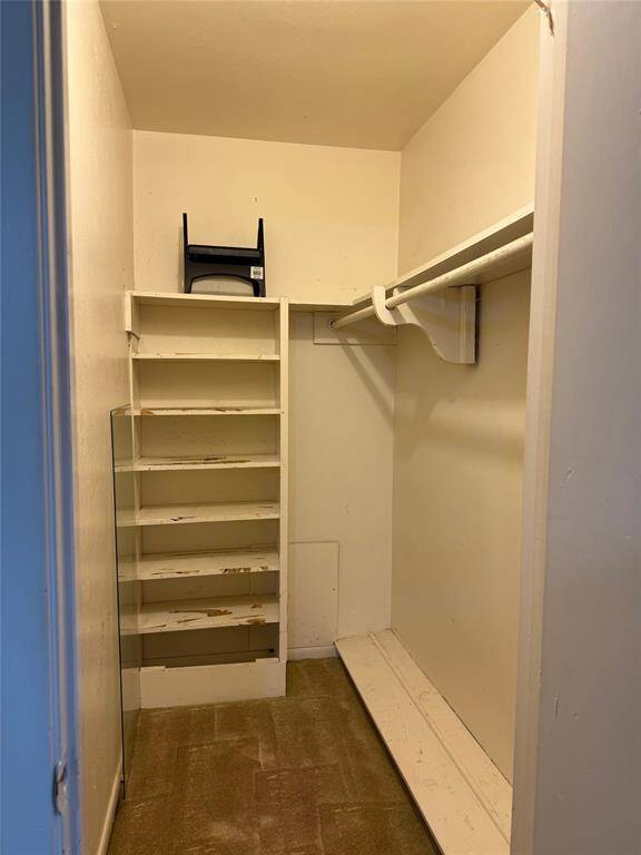 Bedroom 4 walk-in closet.