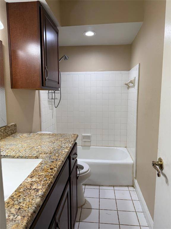 Downstairs bath2