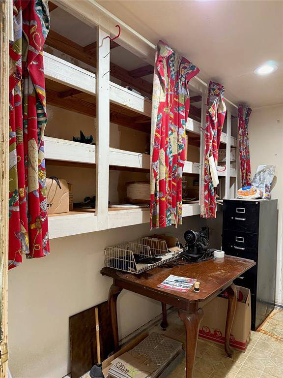 Laundry room 1