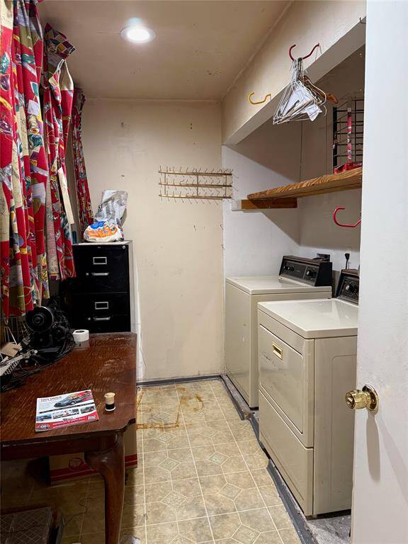 Laundry room 2