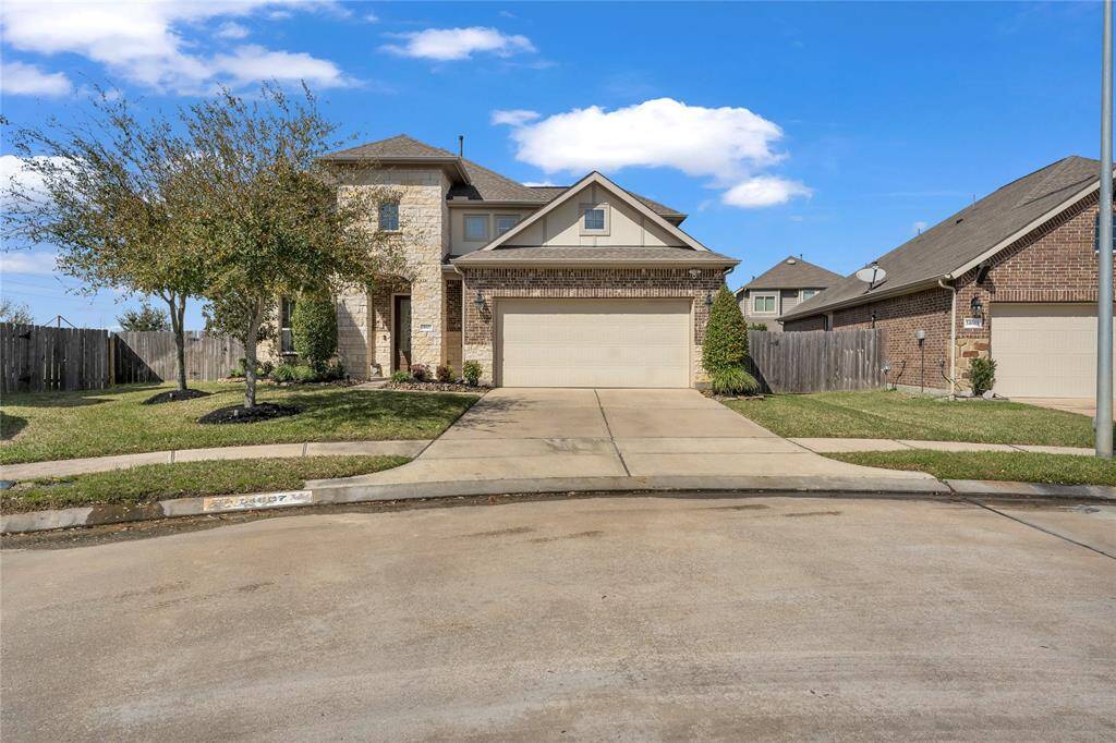 Beautiful Stone/Brick elevation located on a cul de seac lot.