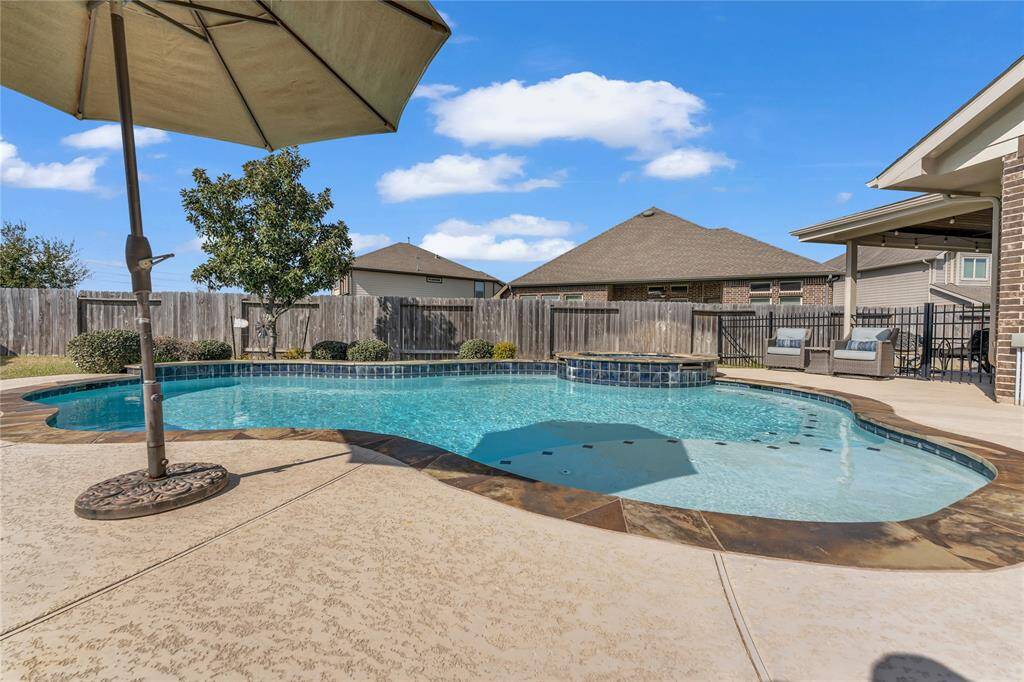 Crystal Clear Pool and hot tub.