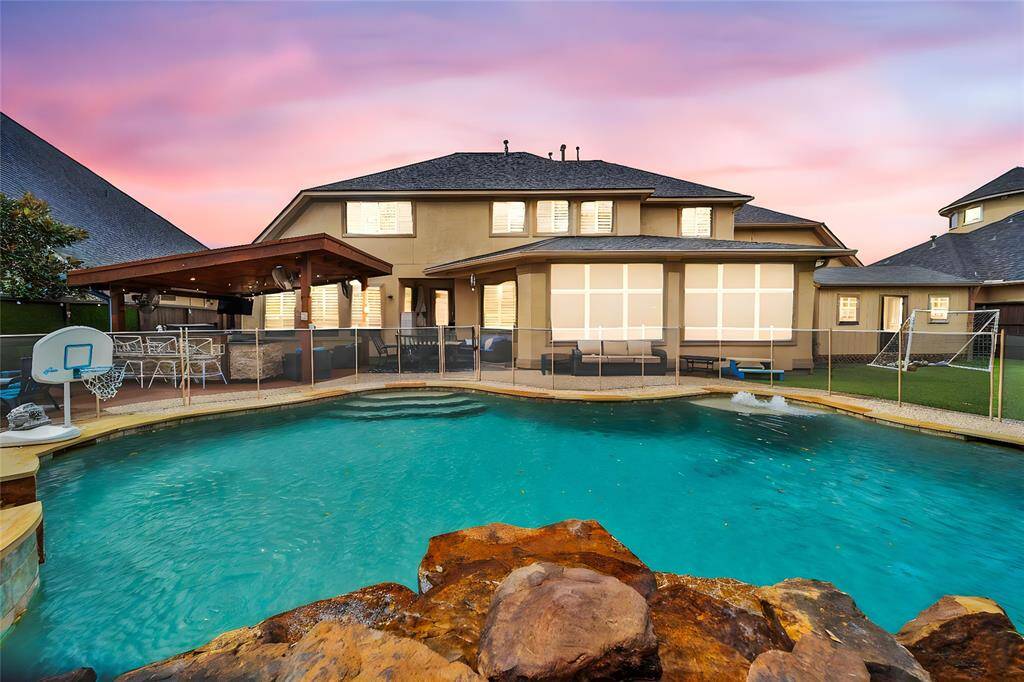 POOL WITH CHILLER AND HEATER