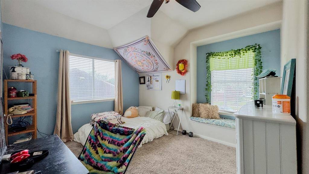 Guest bedroom.