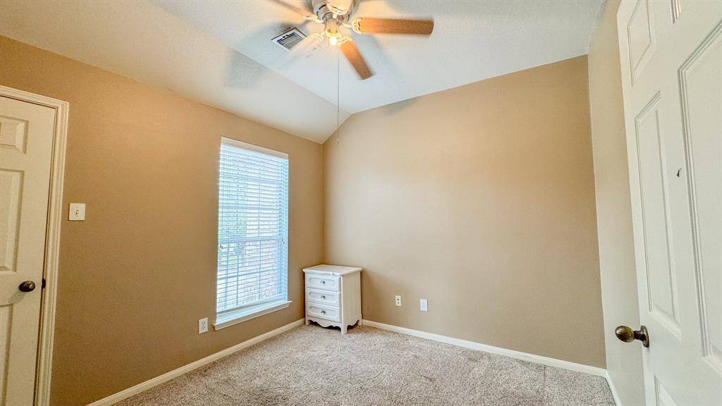 Guest bedroom.
