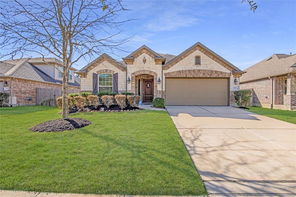 Welcome home to 23162 Mestina Knoll in Auburn Trails of Oakhurst!