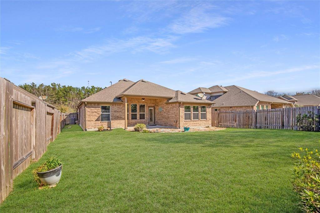 Large yard for guests, family, pets, etc!