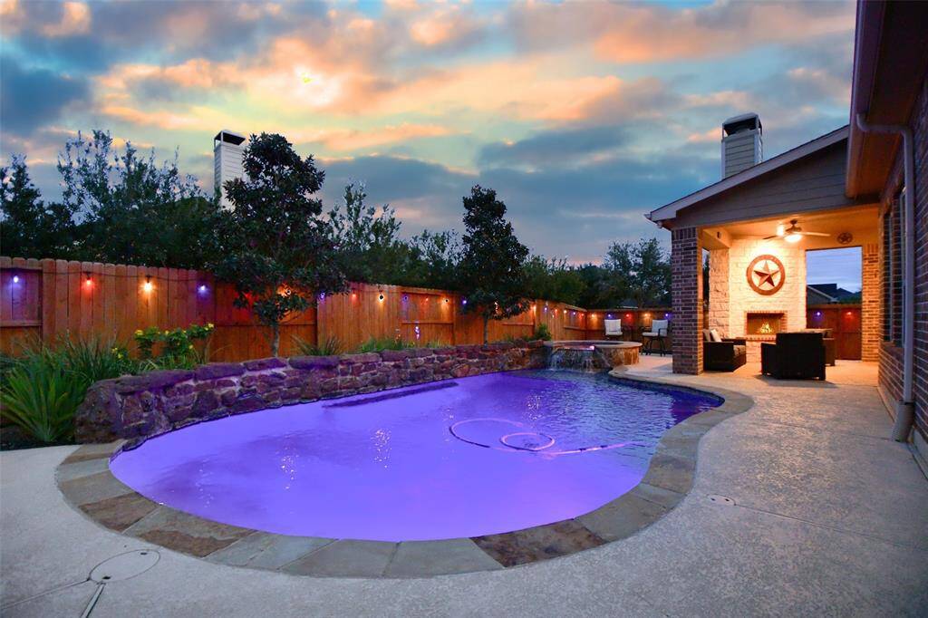 This back yard is absolutley amazing!