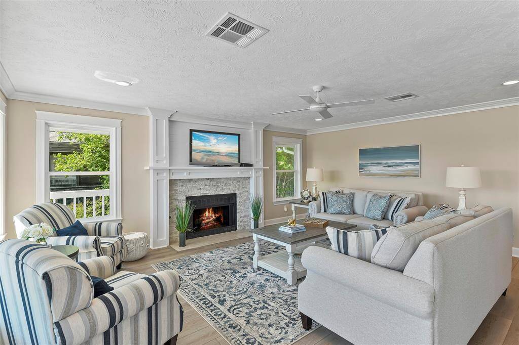 Another view of the gorgeous living room.