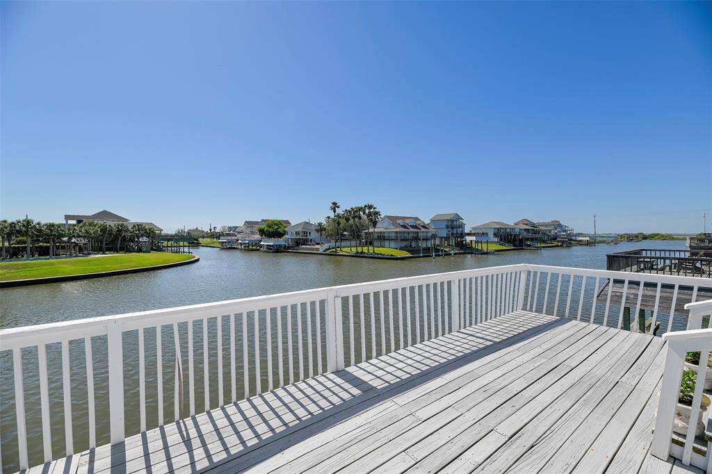A step down from the main deck to the deck over the boat house. From this deck you really get to maximize your views. The sunsets from here are unbelievable!