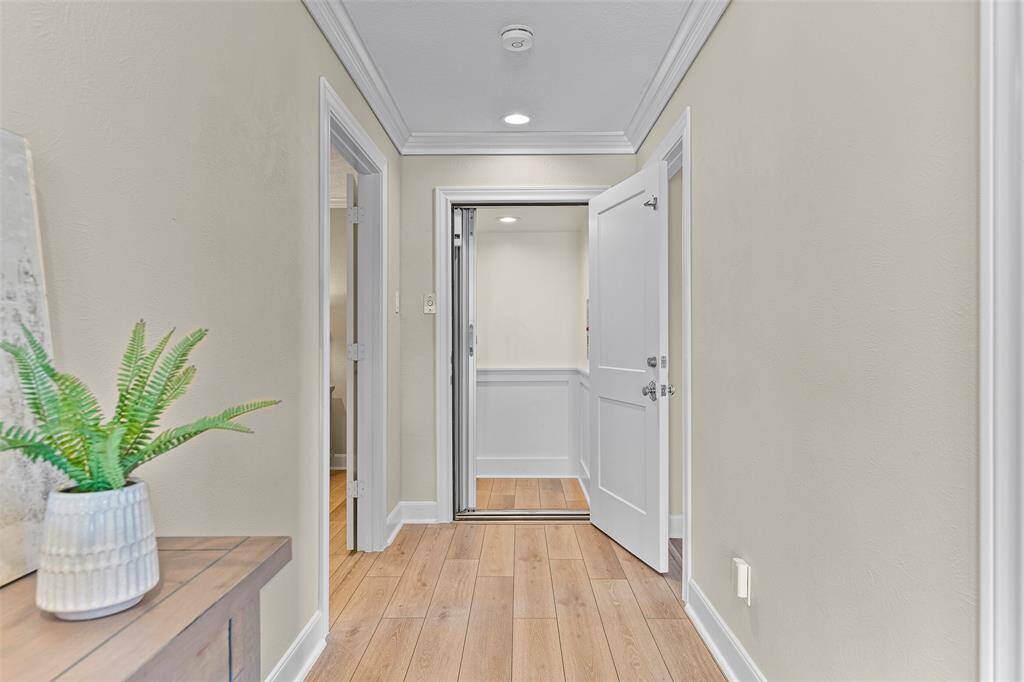 You can take the elevator or the exterior staircase to any level.