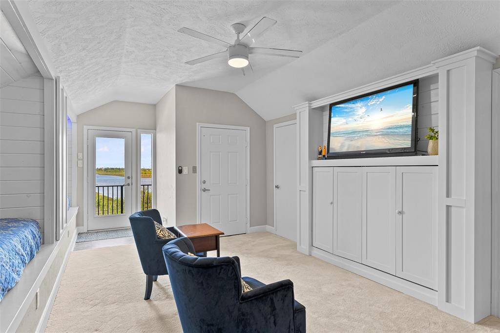 The guest suite is located on the top floor & spans the entire length of the house. A mini-split for this area was installed on 4/2024.