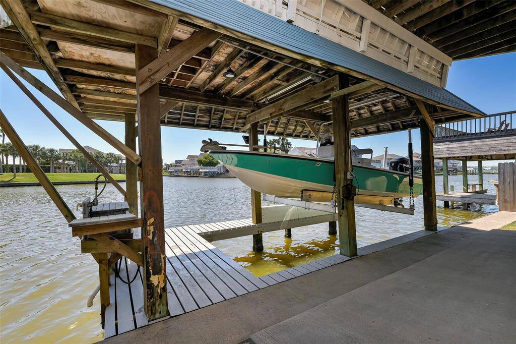 When you bring home your catch of the day you can easily clean it at the dock!