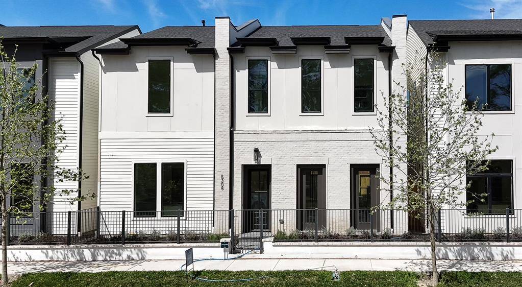 Exceptional Curb Appeal - This home comes with a well-proportioned handsome elevation. Elegant combination of hand slurred brick, painted carriage style garage door with a terracotta paver driveway.
