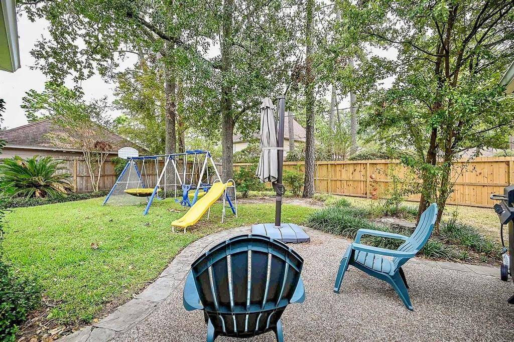 Large patio areal, new fencing