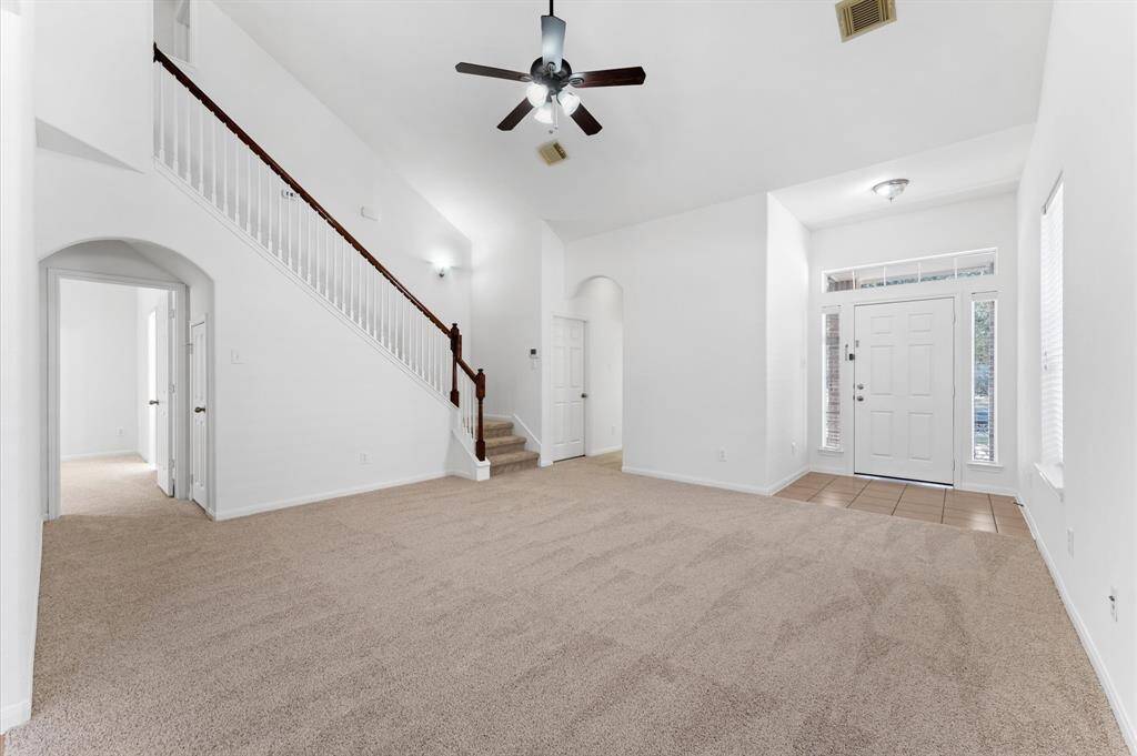 LIVING ROOM / FAMILY ROOM