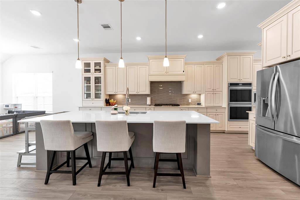 Kitchen island and sit down bar