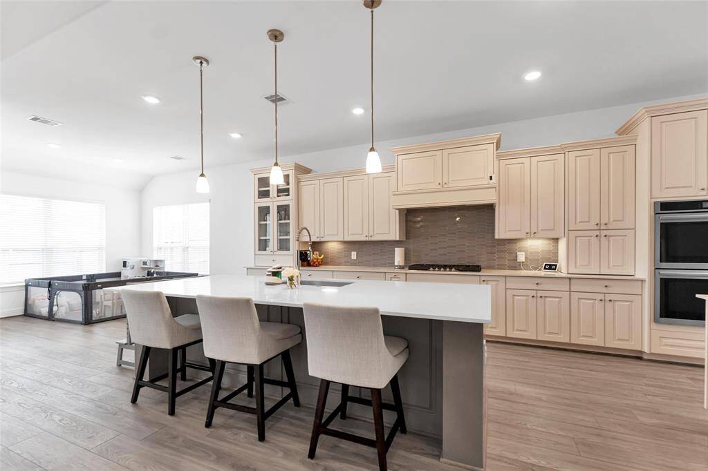 Other views of the kitchen