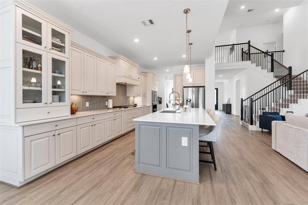 Other views of the kitchen