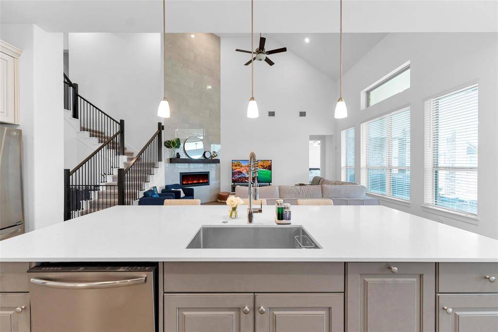 Other views of the kitchen
