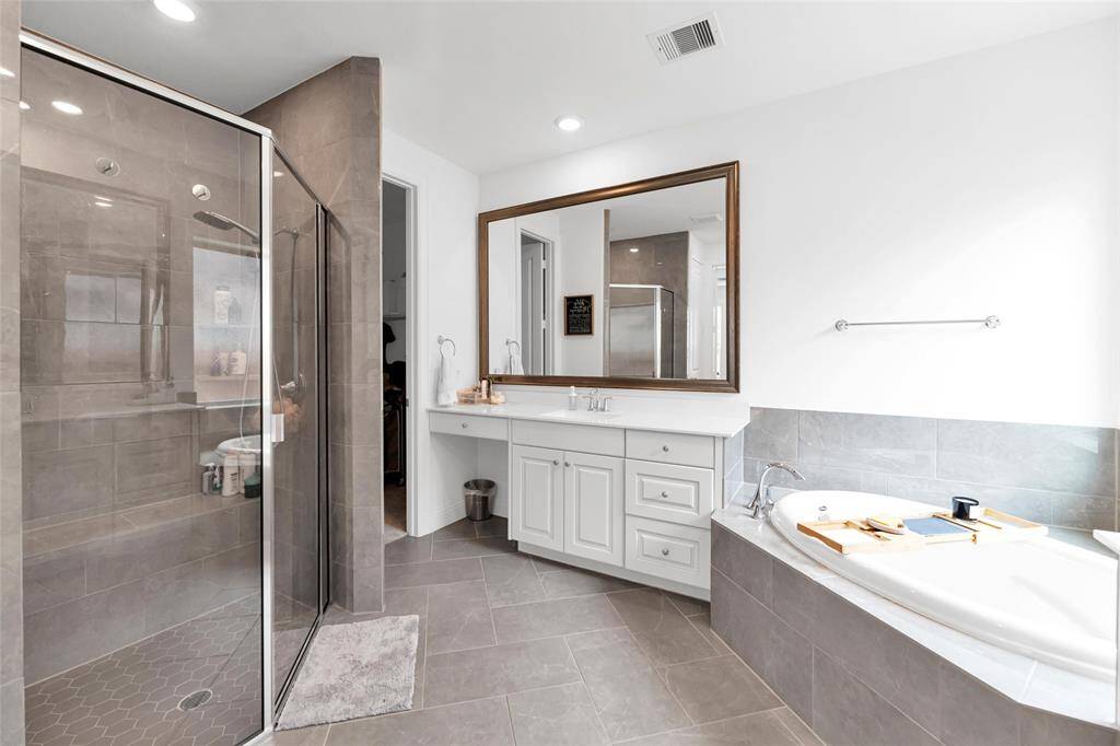 Another view of the primary bath #1