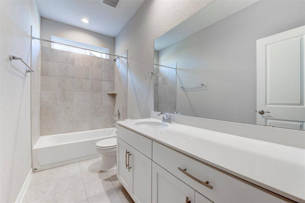 Upstairs Secondary Full Bath