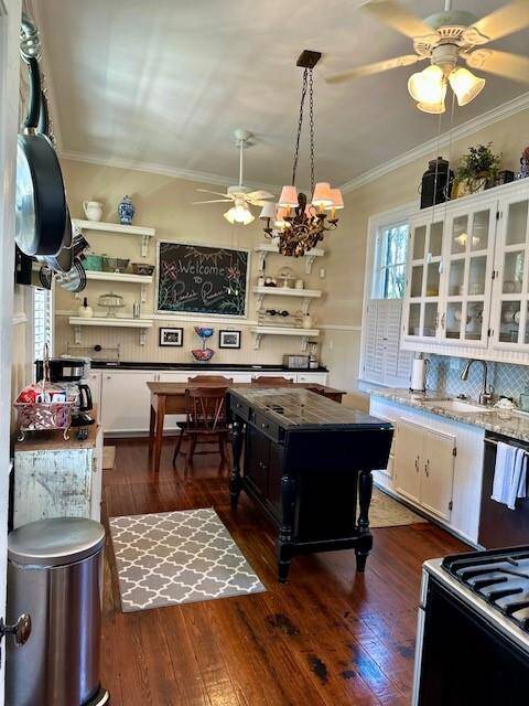 Kitchen and breakfast room