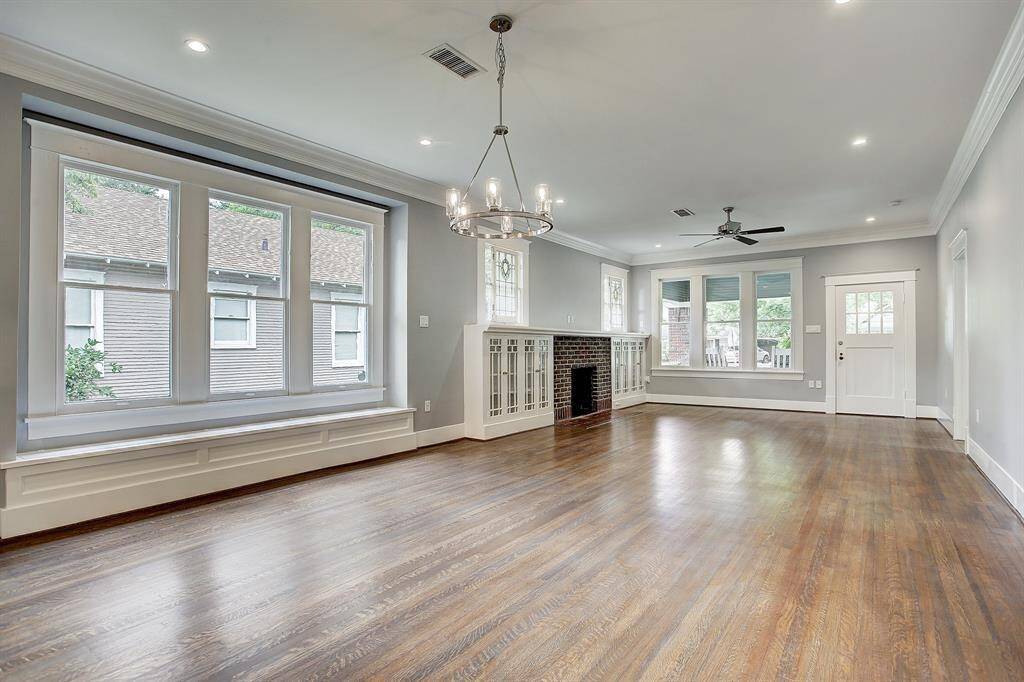 High ceilings with crown molding