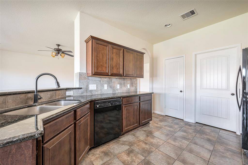 Ample space between the kitchen.