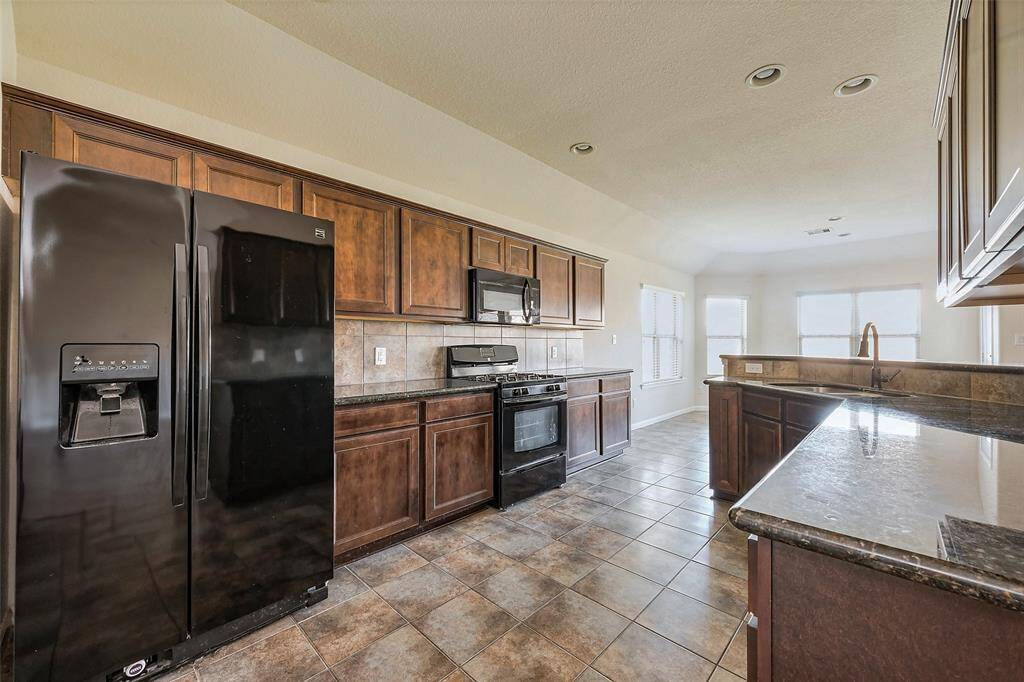 Refrigerator included in the price.