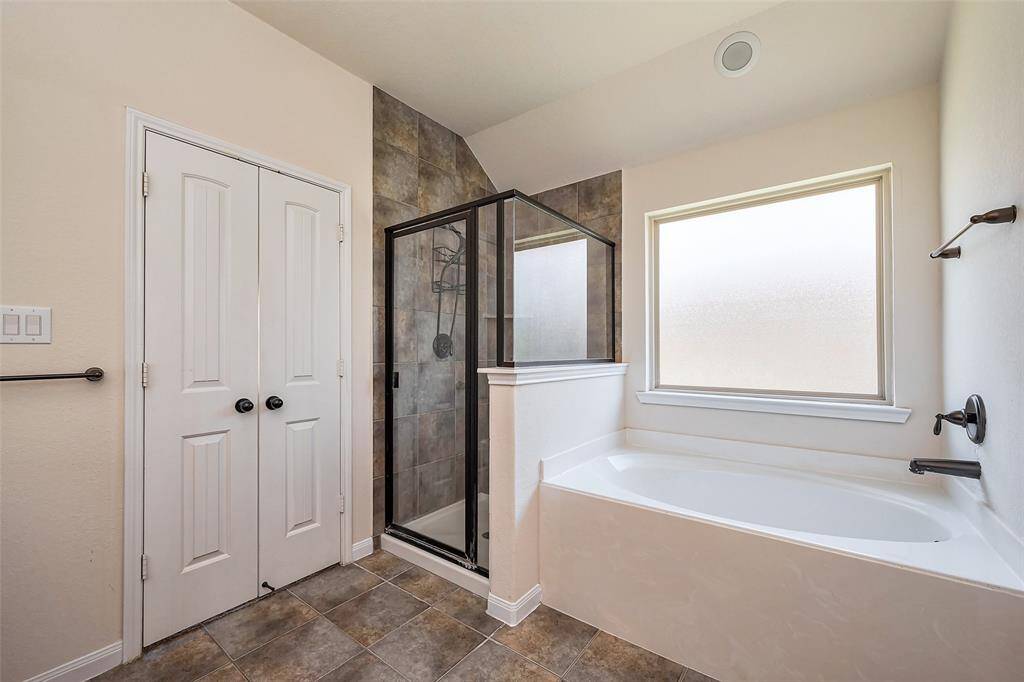 Soaking tub.